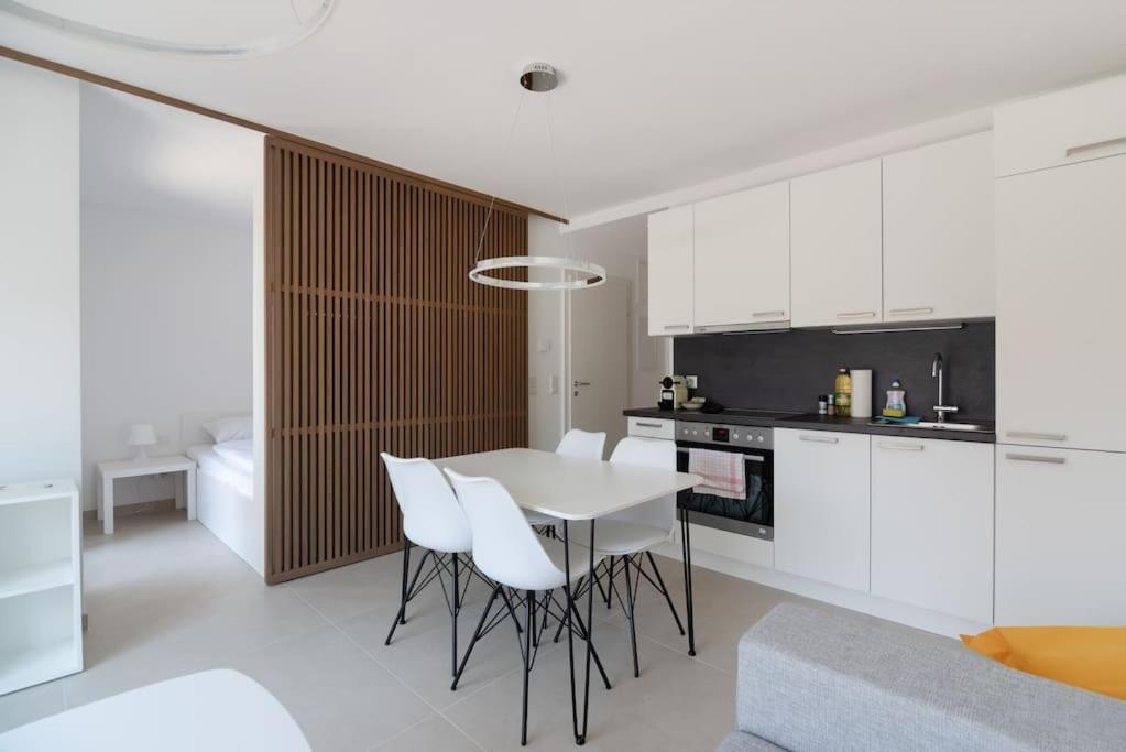 Neu Und Hell In Zentraler Ruhelage Mit Parkplatz Apartment Виена Екстериор снимка