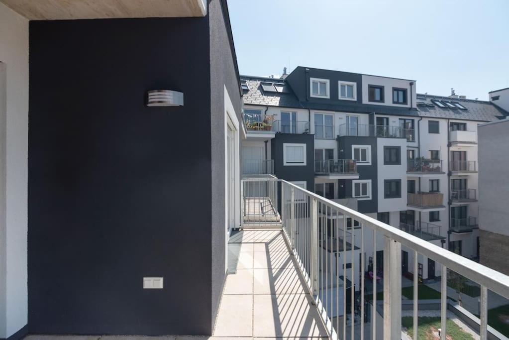 Neu Und Hell In Zentraler Ruhelage Mit Parkplatz Apartment Виена Екстериор снимка