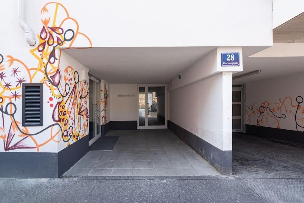 Neu Und Hell In Zentraler Ruhelage Mit Parkplatz Apartment Виена Екстериор снимка