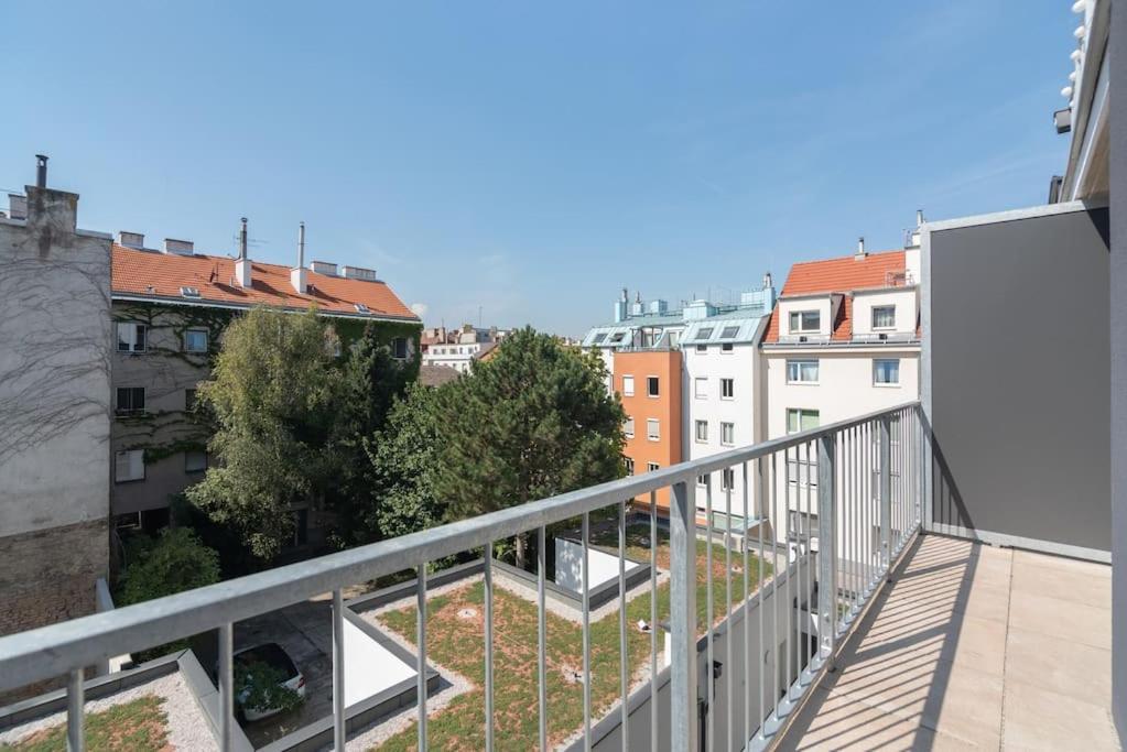 Neu Und Hell In Zentraler Ruhelage Mit Parkplatz Apartment Виена Екстериор снимка