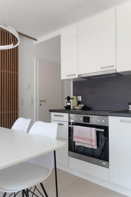 Neu Und Hell In Zentraler Ruhelage Mit Parkplatz Apartment Виена Екстериор снимка