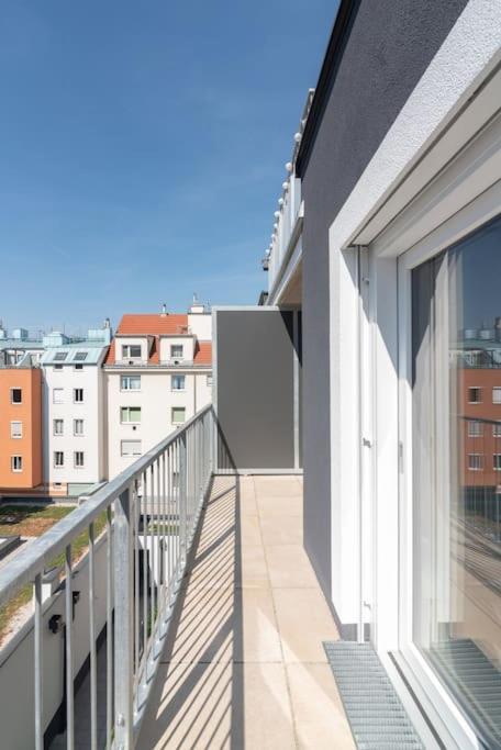 Neu Und Hell In Zentraler Ruhelage Mit Parkplatz Apartment Виена Екстериор снимка